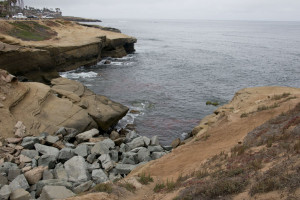 The little bluffs at Sunset Cliffs, with some red-orange in the water from the swarm of crabs